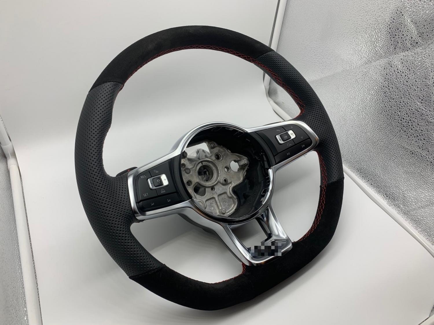 Lenkrad neu Bezogen im Tausch VW Golf GTD in Perforiertes Leder