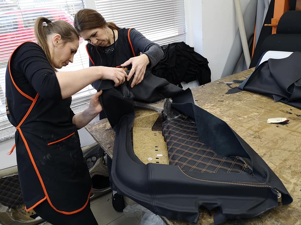 CARSTYLER® Auto Fußmatten Universal Leder Schwarz Faden Rot online