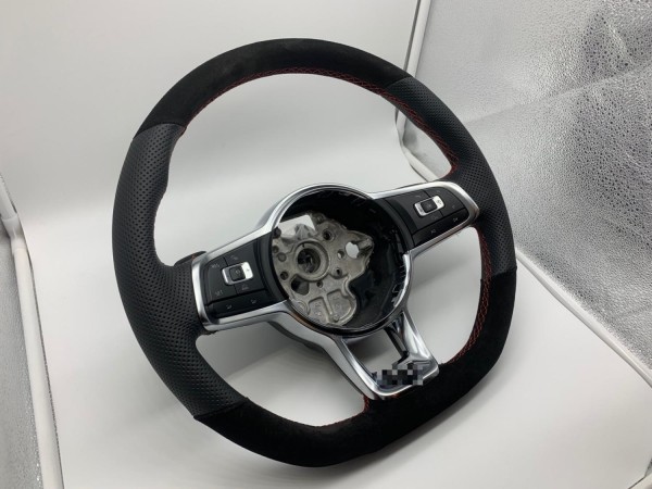 Lenkrad neu Bezogen im Tausch VW Golf GTD in Perforiertes Leder und Alcantara Leder
